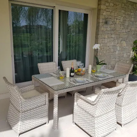 Luxury Beauty Gardens Apartment